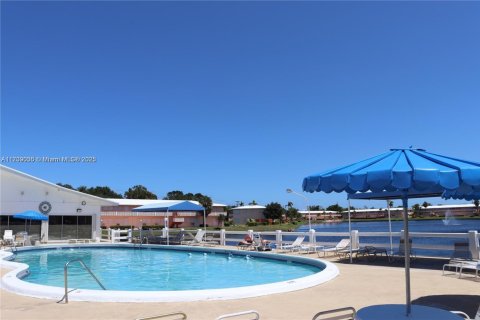 Condo in Hallandale Beach, Florida, 1 bedroom  № 1487662 - photo 14
