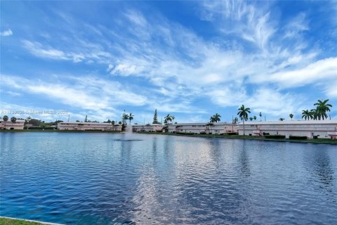 Condo in Hallandale Beach, Florida, 1 bedroom  № 1487662 - photo 15