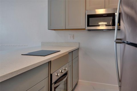 Condo in Hallandale Beach, Florida, 1 bedroom  № 1487662 - photo 6