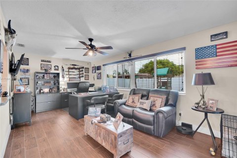 Casa en venta en Pembroke Pines, Florida, 3 dormitorios, 146.6 m2 № 1836589 - foto 19
