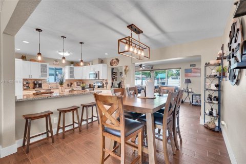 Casa en venta en Pembroke Pines, Florida, 3 dormitorios, 146.6 m2 № 1836589 - foto 11