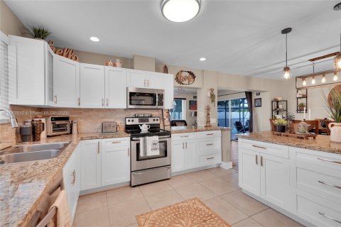 Casa en venta en Pembroke Pines, Florida, 3 dormitorios, 146.6 m2 № 1836589 - foto 17