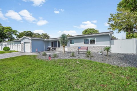 Casa en venta en Pembroke Pines, Florida, 3 dormitorios, 146.6 m2 № 1836589 - foto 3