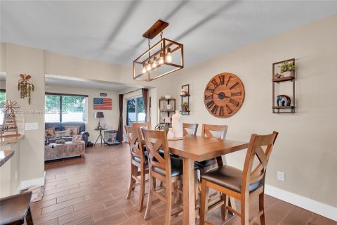 Casa en venta en Pembroke Pines, Florida, 3 dormitorios, 146.6 m2 № 1836589 - foto 12