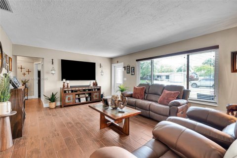 Casa en venta en Pembroke Pines, Florida, 3 dormitorios, 146.6 m2 № 1836589 - foto 10