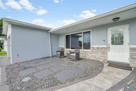 Casa en venta en Pembroke Pines, Florida, 3 dormitorios, 146.6 m2 № 1836589 - foto 5