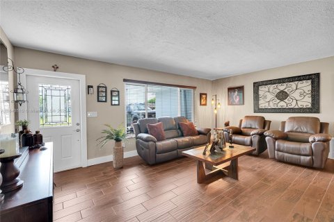 Casa en venta en Pembroke Pines, Florida, 3 dormitorios, 146.6 m2 № 1836589 - foto 8