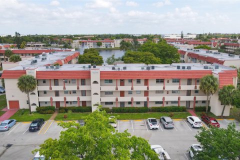 Condo in Sunrise, Florida, 2 bedrooms  № 1141148 - photo 1