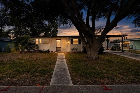 House in Port Charlotte, Florida 2 bedrooms, 89.37 sq.m. № 2157884