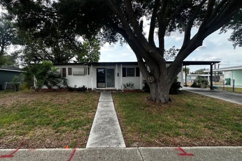 House in Port Charlotte, Florida 2 bedrooms, 89.37 sq.m. № 2157884 - photo 2