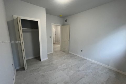 Casa en alquiler en Miami, Florida, 5 dormitorios, 179.49 m2 № 1992822 - foto 8
