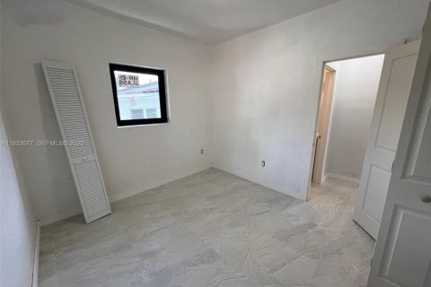 Casa en alquiler en Miami, Florida, 5 dormitorios, 179.49 m2 № 1992822 - foto 6