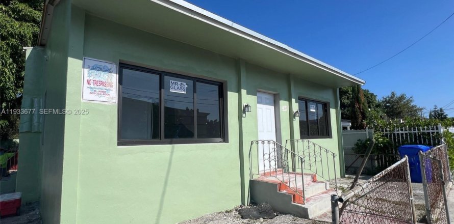 Casa en Miami, Florida 5 dormitorios, 179.49 m2 № 1992822