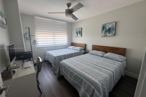 Condominio en venta en Pompano Beach, Florida, 2 dormitorios, 106.84 m2 № 1799359 - foto 16