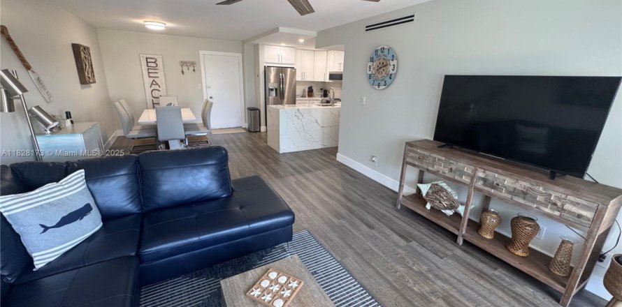 Condominio en Pompano Beach, Florida, 2 dormitorios  № 1799359