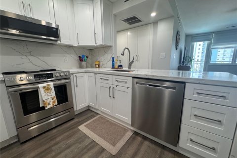 Condominio en venta en Pompano Beach, Florida, 2 dormitorios, 106.84 m2 № 1799359 - foto 9
