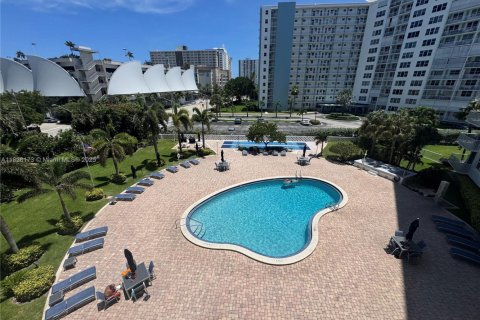 Condominio en venta en Pompano Beach, Florida, 2 dormitorios, 106.84 m2 № 1799359 - foto 24