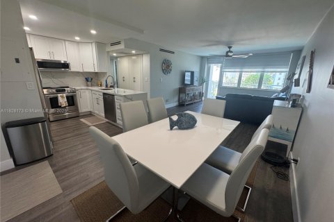 Condominio en venta en Pompano Beach, Florida, 2 dormitorios, 106.84 m2 № 1799359 - foto 5