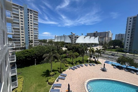 Condominio en venta en Pompano Beach, Florida, 2 dormitorios, 106.84 m2 № 1799359 - foto 23