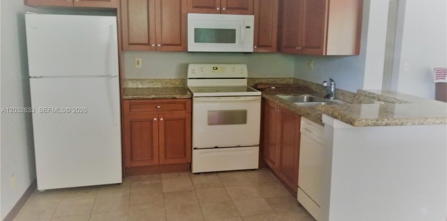 Condominio en Coral Springs, Florida, 2 dormitorios  № 2077656