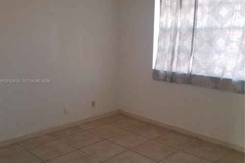 Condominio en alquiler en Coral Springs, Florida, 2 dormitorios, 77.57 m2 № 2077656 - foto 5