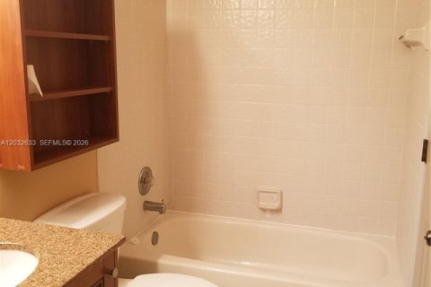 Condominio en alquiler en Coral Springs, Florida, 2 dormitorios, 77.57 m2 № 2077656 - foto 2