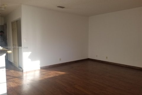 Condominio en alquiler en Coral Springs, Florida, 2 dormitorios, 77.57 m2 № 2077656 - foto 4