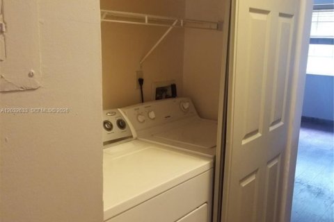 Condominio en alquiler en Coral Springs, Florida, 2 dormitorios, 77.57 m2 № 2077656 - foto 7