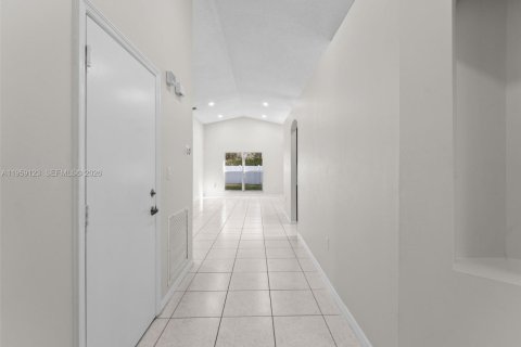 Villa ou maison à vendre à Pembroke Pines, Floride: 3 chambres, 146.23 m2 № 2017865 - photo 4