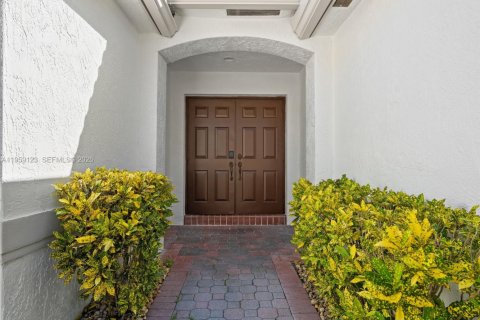 Villa ou maison à vendre à Pembroke Pines, Floride: 3 chambres, 146.23 m2 № 2017865 - photo 2