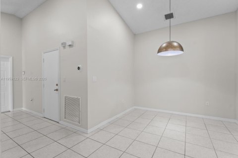 Villa ou maison à vendre à Pembroke Pines, Floride: 3 chambres, 146.23 m2 № 2017865 - photo 29