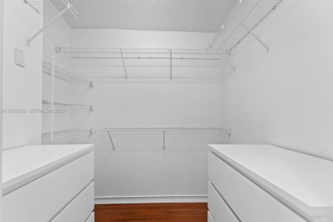 Villa ou maison à vendre à Pembroke Pines, Floride: 3 chambres, 146.23 m2 № 2017865 - photo 28