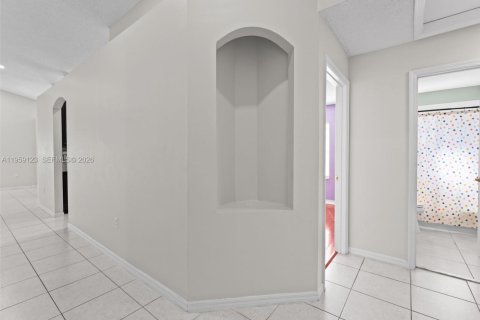 Villa ou maison à vendre à Pembroke Pines, Floride: 3 chambres, 146.23 m2 № 2017865 - photo 6