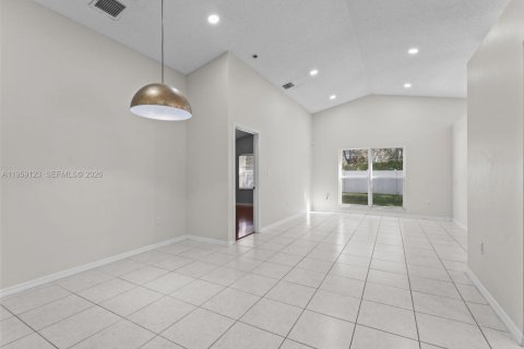 Villa ou maison à vendre à Pembroke Pines, Floride: 3 chambres, 146.23 m2 № 2017865 - photo 14