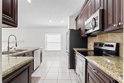 Villa ou maison à vendre à Pembroke Pines, Floride: 3 chambres, 146.23 m2 № 2017865 - photo 17