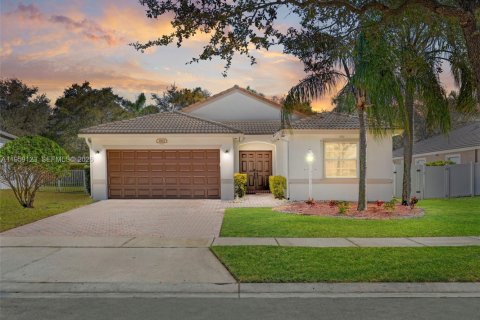 Villa ou maison à Pembroke Pines, Floride 3 chambres, 146.23 m2 № 2017865