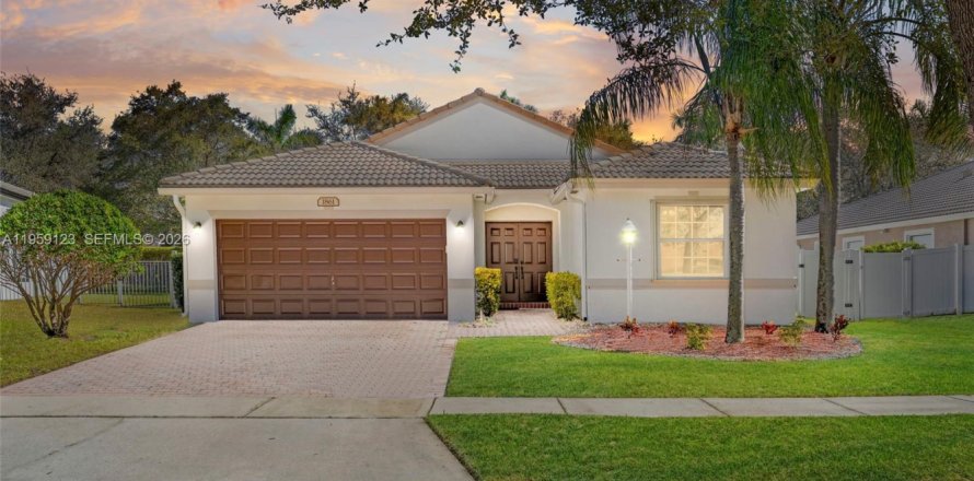 Villa ou maison à Pembroke Pines, Floride 3 chambres, 146.23 m2 № 2017865