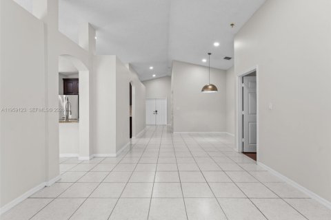 Villa ou maison à vendre à Pembroke Pines, Floride: 3 chambres, 146.23 m2 № 2017865 - photo 16