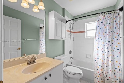 Villa ou maison à vendre à Pembroke Pines, Floride: 3 chambres, 146.23 m2 № 2017865 - photo 11