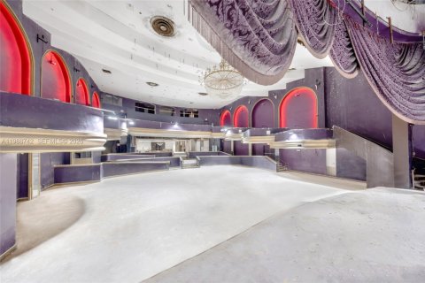 Коммерческая недвижимость в Майами-Бич, Флорида № 2051060