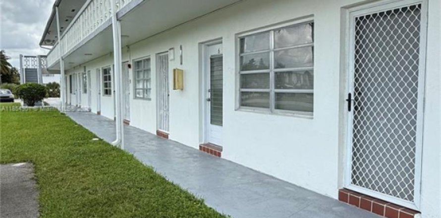 Condo in Miami Gardens, Florida, 1 bedroom  № 1878754