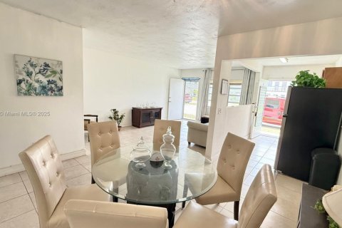 Condo in Miami Gardens, Florida, 1 bedroom  № 1878754 - photo 19