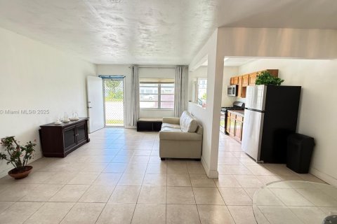 Condo in Miami Gardens, Florida, 1 bedroom  № 1878754 - photo 21