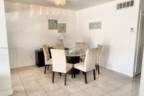 Condo in Miami Gardens, Florida, 1 bedroom  № 1878754 - photo 17