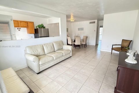 Condo in Miami Gardens, Florida, 1 bedroom  № 1878754 - photo 22