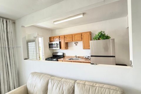 Condo in Miami Gardens, Florida, 1 bedroom  № 1878754 - photo 18