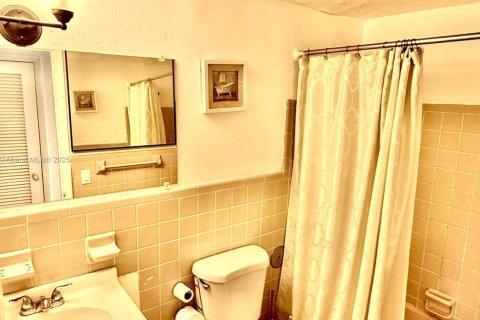 Condo in Miami Gardens, Florida, 1 bedroom  № 1878754 - photo 13