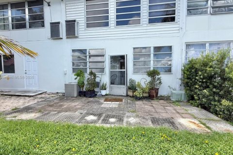 Condo in Miami Gardens, Florida, 1 bedroom  № 1878754 - photo 12