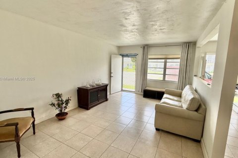 Condo in Miami Gardens, Florida, 1 bedroom  № 1878754 - photo 23