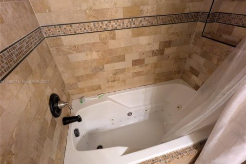 Condo in Miramar, Florida, 3 bedrooms № 2081701 - photo 15